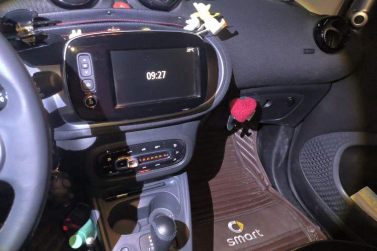 Used smart fortwo 2019 0.9T 66kW Hardtop Pioneer Edition China VI Audio And AC Panel