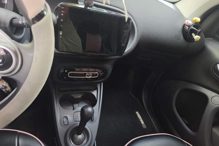 Used smart fortwo 2019 0.9T 66kW Hardtop Wind Power Edition China VI Audio And AC Panel