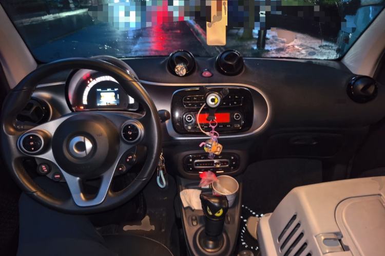 Used smart fortwo 2019 0.9T 66kW Hardtop Wind Power Edition China VI Center Console
