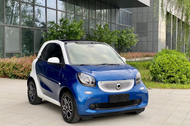 Used smart fortwo 2019 0.9T 66kW Hardtop Wind Power Edition China VI Exterior 4