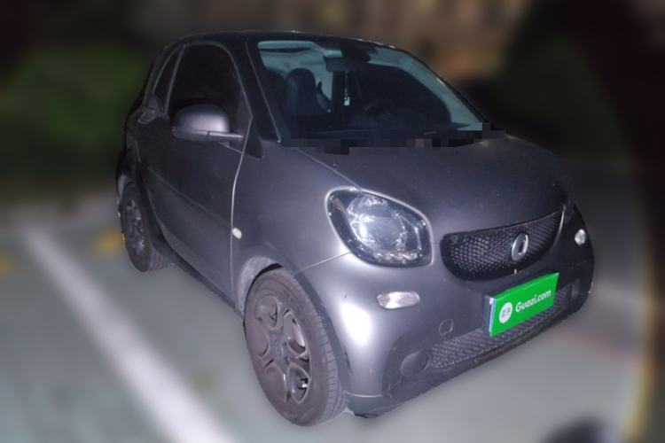 Used smart fortwo 2019 0.9T 66kW Hardtop Engine Version China VI Emission Standard Front Right 45 Deg