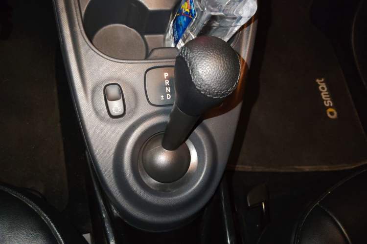 Used smart fortwo 2019 0.9T 66kW Hardtop Wind Power Edition China VI Gear Lever