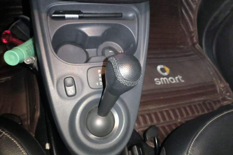 Used smart fortwo 2019 0.9T 66kW Hardtop Pioneer Edition China VI Gear Lever