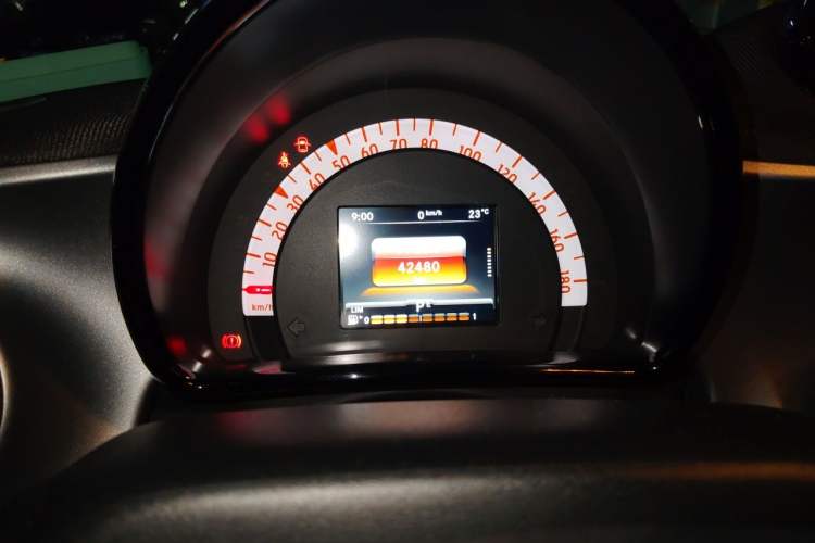 Used smart fortwo 2019 0.9T 66kW Hardtop Wind Power Edition China VI Instrument Cluster