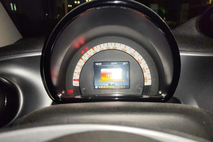 Used smart fortwo 2019 0.9T 66kW Hardtop Engine Version China VI Emission Standard Instrument Cluster