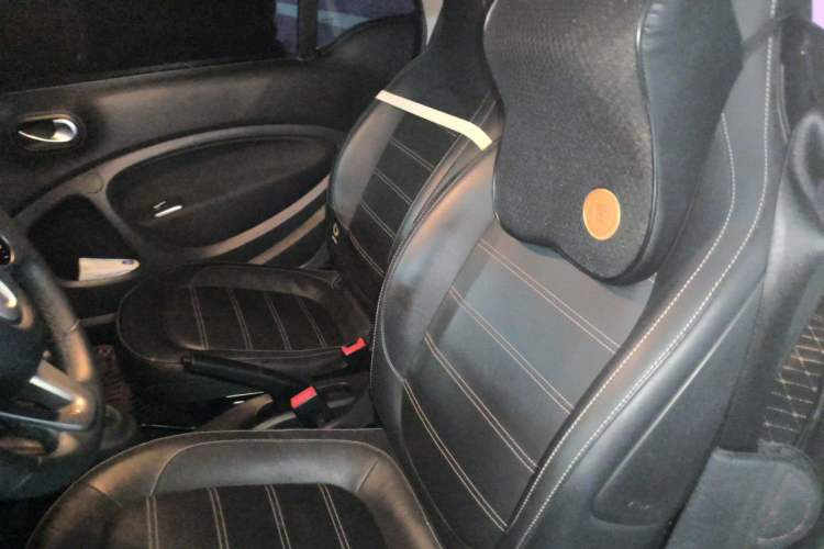Used smart fortwo 2019 0.9T 66kW Hardtop Pioneer Edition China VI Left Rear Seat