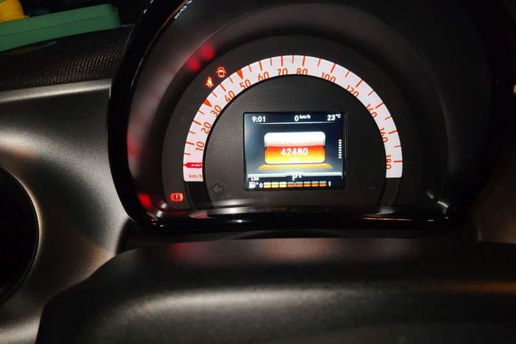 Used smart fortwo 2019 0.9T 66kW Hardtop Wind Power Edition China VI Odometer Close Up
