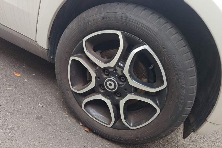 Used smart fortwo 2019 0.9T 66kW Hardtop Wind Power Edition China VI Right Front Wheel Hub