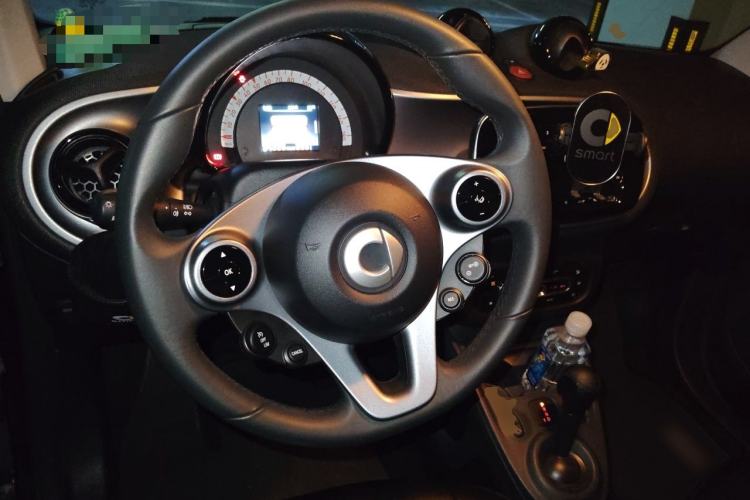 Used smart fortwo 2019 0.9T 66kW Hardtop Wind Power Edition China VI Steering Wheel