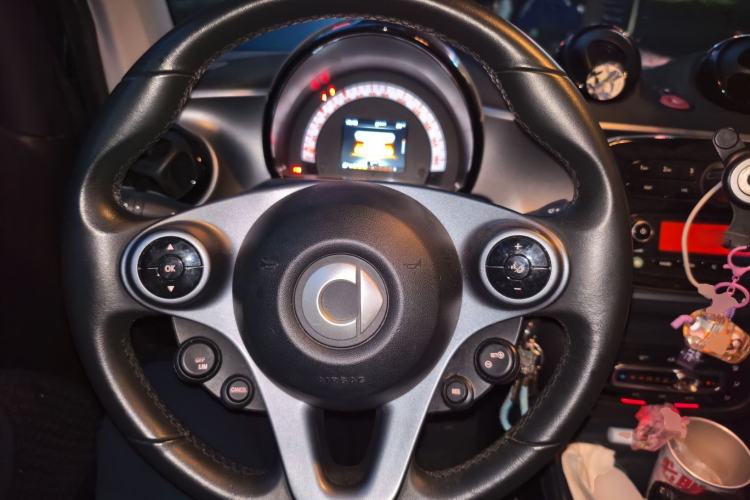 Used smart fortwo 2019 0.9T 66kW Hardtop Wind Power Edition China VI Steering Wheel