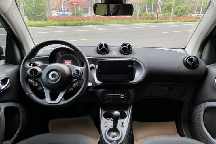 Used smart fortwo 2019 0.9T 66kW Hardtop Wind Power Edition China VI Steering Wheel