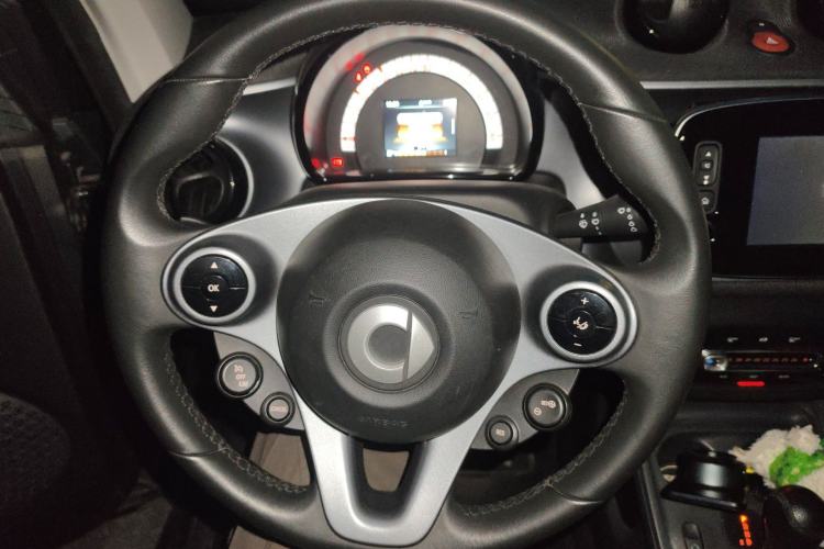 Used smart fortwo 2019 0.9T 66kW Hardtop Engine Version China VI Emission Standard Steering Wheel