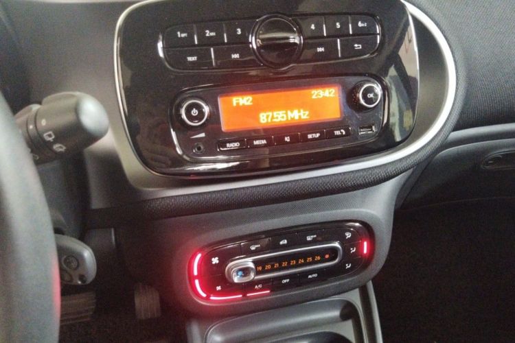 Used smart fortwo 2019 0.9T 66kW Hardtop Wind Power Edition China VI Audio And AC Panel