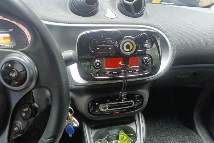 Used smart fortwo 2019 0.9T 66kW Hardtop Wind Power Edition China VI Audio And AC Panel