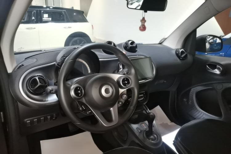 Used smart fortwo 2019 0.9T 66kW Hardtop Wind Power Edition China VI Center Console