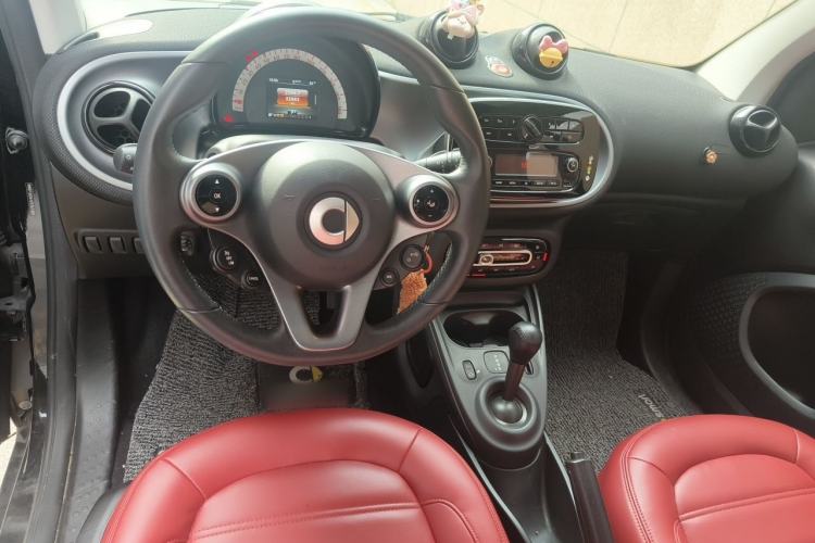 Used smart fortwo 2019 0.9T 66kW Hardtop Wind Power Edition China VI Center Console