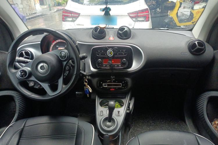 Used smart fortwo 2019 0.9T 66kW Hardtop Wind Power Edition China VI Center Console