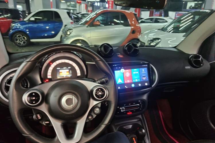 Used smart fortwo 2019 0.9T 66kW Hardtop Wind Power Edition China VI Center Console