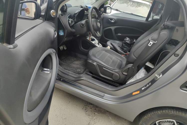 Used smart fortwo 2019 0.9T 66kW Hardtop Pioneer Edition China VI Driver Seat