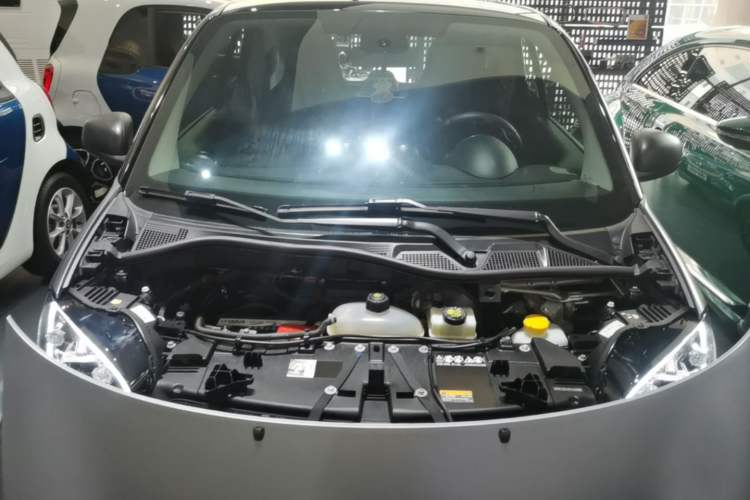 Used smart fortwo 2019 0.9T 66kW Hardtop Wind Power Edition China VI Engine Bay