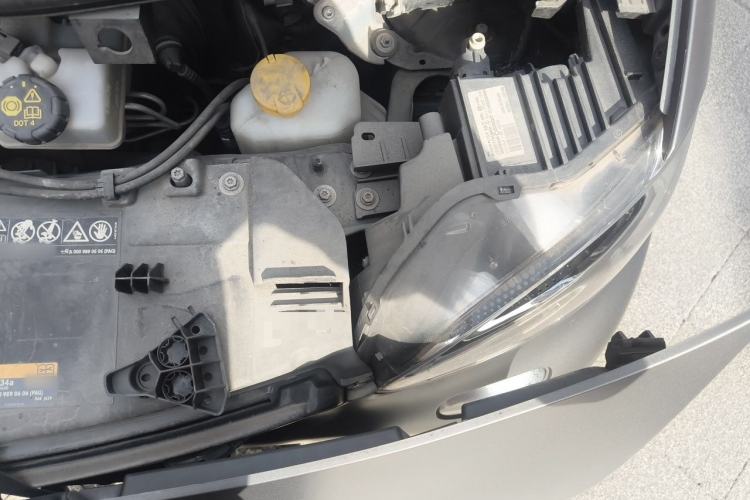 Used smart fortwo 2019 0.9T 66kW Hardtop Wind Power Edition China VI Engine Bay Left