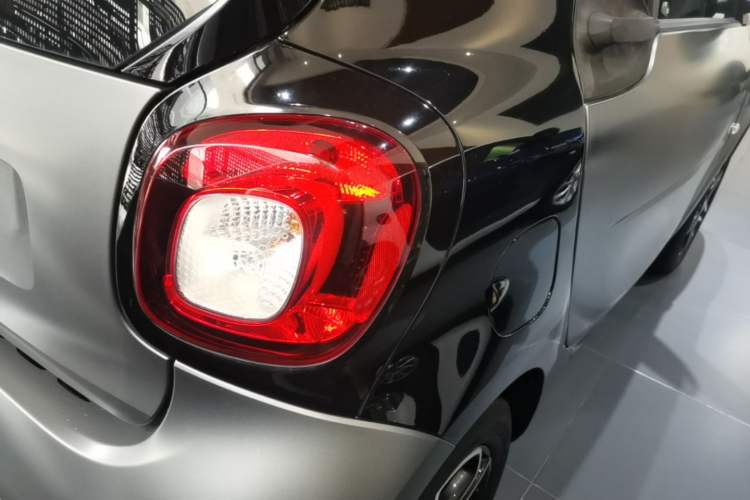 Used smart fortwo 2019 0.9T 66kW Hardtop Wind Power Edition China VI Exterior 3