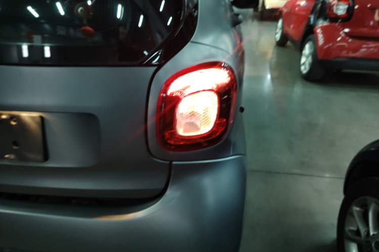 Used smart fortwo 2019 0.9T 66kW Hardtop Engine Version China VI Emission Standard Exterior 3