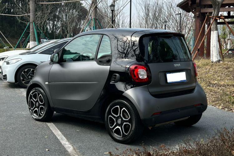 Used smart fortwo 2019 0.9T 66kW Hardtop Wind Power Edition China VI Exterior 5