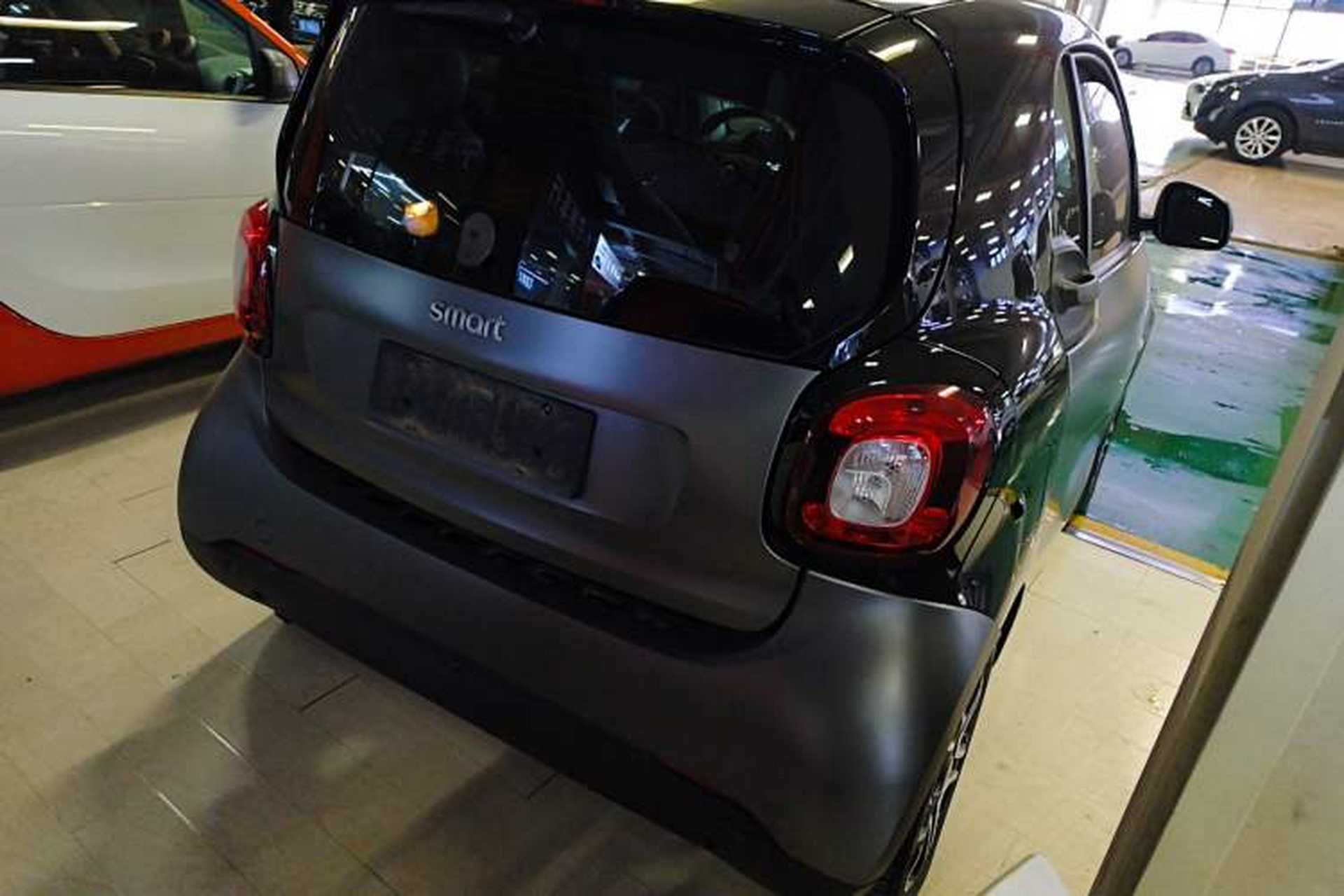 Used smart fortwo 2019 0.9T 66kW Hardtop Wind Power Edition China VI Exterior 5