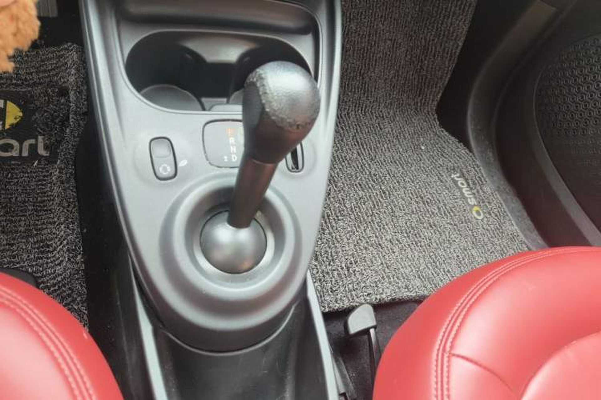 Used smart fortwo 2019 0.9T 66kW Hardtop Wind Power Edition China VI Gear Lever
