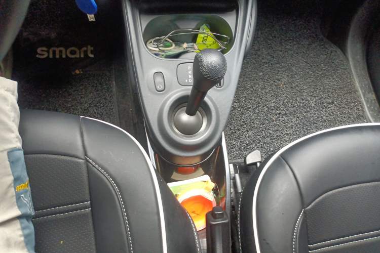 Used smart fortwo 2019 0.9T 66kW Hardtop Wind Power Edition China VI Gear Lever