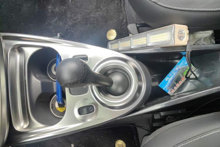 Used smart fortwo 2019 0.9T 66kW Hardtop Pioneer Edition China VI Gear Lever