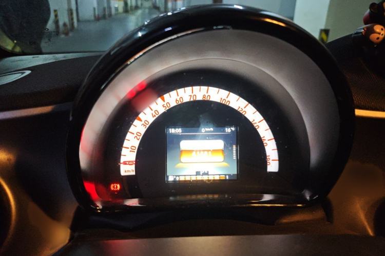 Used smart fortwo 2019 0.9T 66kW Hardtop Wind Power Edition China VI Instrument Cluster