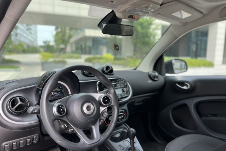 Used smart fortwo 2019 0.9T 66kW Hardtop Wind Power Edition China VI Interior 11