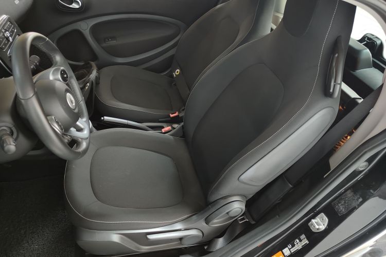 Used smart fortwo 2019 0.9T 66kW Hardtop Wind Power Edition China VI Interior 2