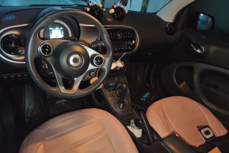Used smart fortwo 2019 0.9T 66kW Hardtop Wind Power Edition China VI Interior 2