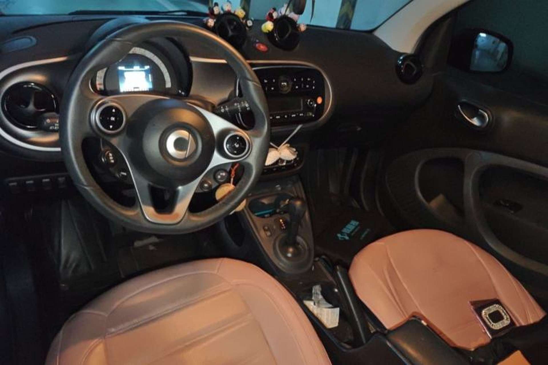 Used smart fortwo 2019 0.9T 66kW Hardtop Wind Power Edition China VI Interior 2