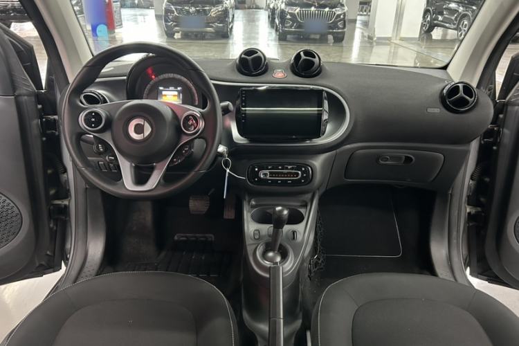 Used smart fortwo 2019 0.9T 66kW Hardtop Wind Power Edition China VI Interior 2