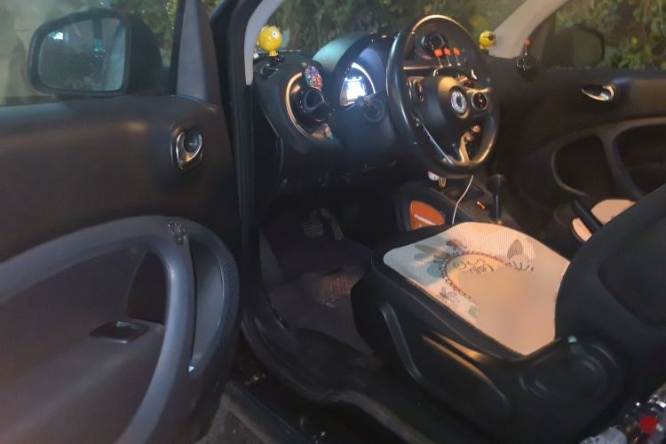 Used smart fortwo 2019 0.9T 66kW Hardtop Wind Power Edition China VI Interior 3