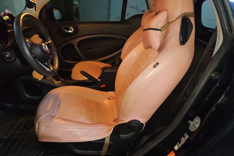 Used smart fortwo 2019 0.9T 66kW Hardtop Wind Power Edition China VI Interior 4