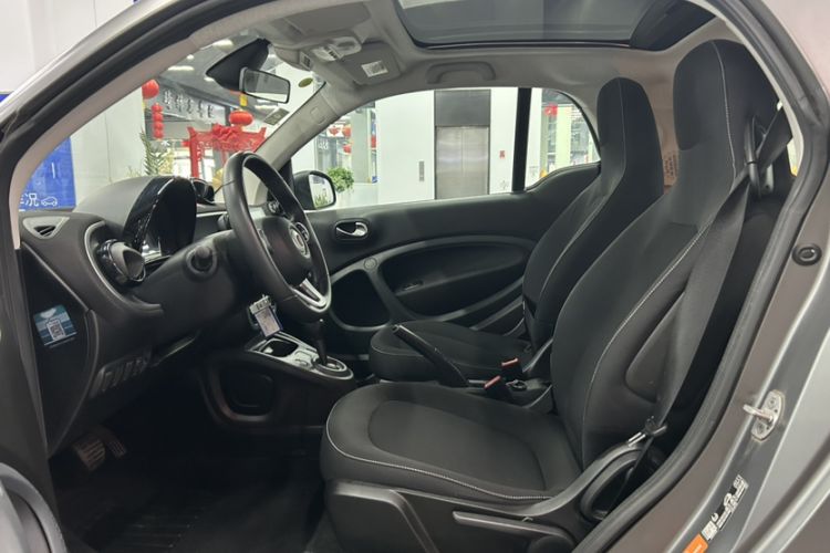 Used smart fortwo 2019 0.9T 66kW Hardtop Wind Power Edition China VI Interior 4