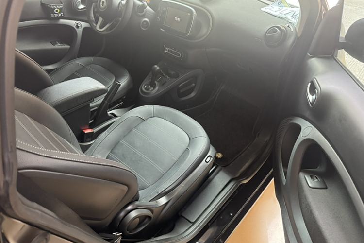 Used smart fortwo 2019 0.9T 66kW Hardtop Pioneer Edition China VI Interior 5