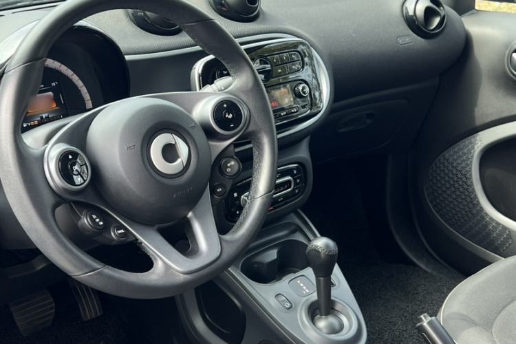 Used smart fortwo 2019 0.9T 66kW Hardtop Wind Power Edition China VI Interior 6
