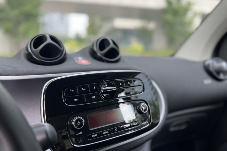 Used smart fortwo 2019 0.9T 66kW Hardtop Wind Power Edition China VI Interior 8