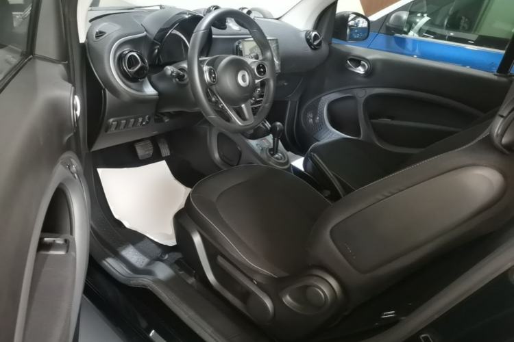 Used smart fortwo 2019 0.9T 66kW Hardtop Wind Power Edition China VI Left Front Seat