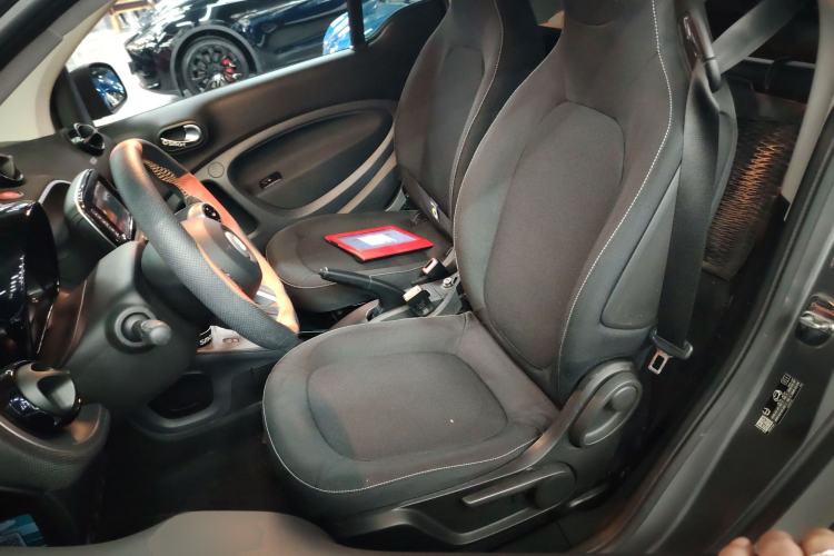 Used smart fortwo 2019 0.9T 66kW Hardtop Engine Version China VI Emission Standard Left Front Seat