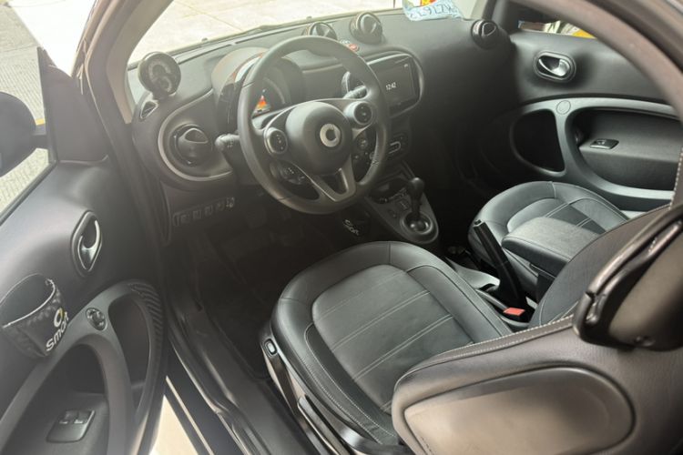 Used smart fortwo 2019 0.9T 66kW Hardtop Pioneer Edition China VI Left Front Seat