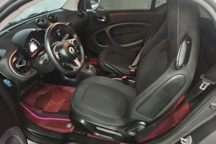 Used smart fortwo 2019 0.9T 66kW Hardtop Wind Power Edition China VI Left Front Seat