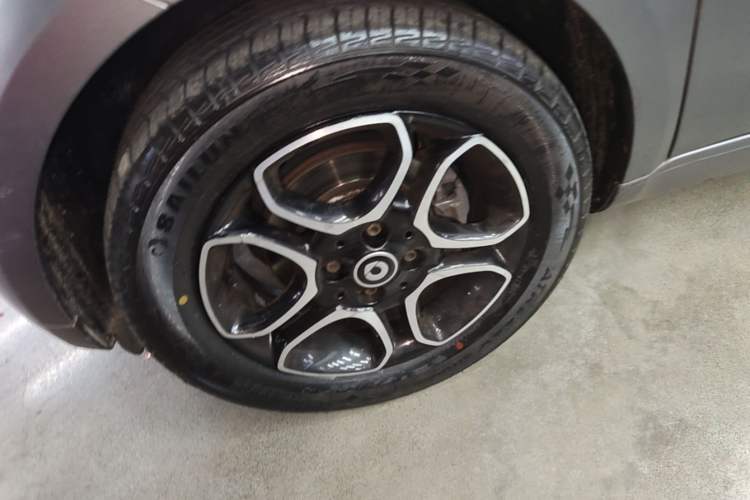 Used smart fortwo 2019 0.9T 66kW Hardtop Wind Power Edition China VI Left Front Wheel Hub