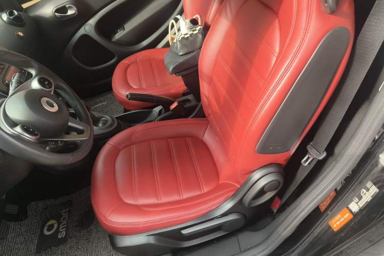 Used smart fortwo 2019 0.9T 66kW Hardtop Wind Power Edition China VI Left Rear Seat